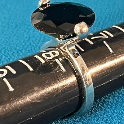 SIMPLE STRIKING ROUND FACETED BLACK GLASS STONE IN SILVER TONE SETTING