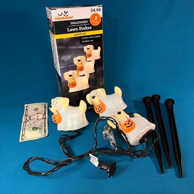 HALLOWEEN TRICK-OR-TREATING DOGS LAWN STAKES NEW IN BOX