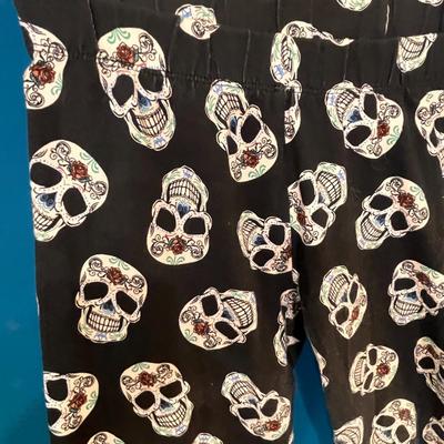DAY OF THE DEAD SKULLS ON BLACK LEGGINGS