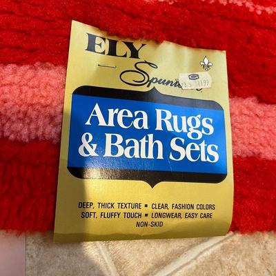 Vintage new bath Mat 27 x 44