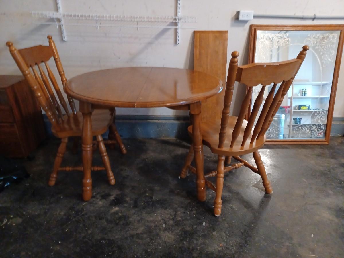 Vintage round maple finish kitchen table