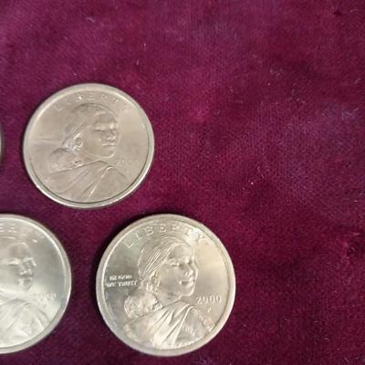 THREE 2000-P AND TWO 200-D SACAGAWEA ONE DOLLAR COINS