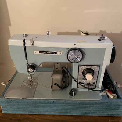 Universal Vintage Sewing Machine with Case