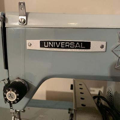 Universal Vintage Sewing Machine with Case