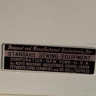 Universal Vintage Sewing Machine with Case