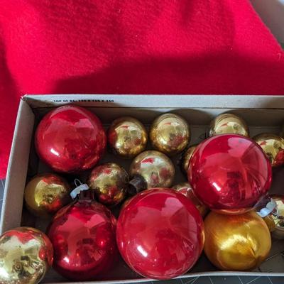 Ornament and Tree Skirt Bundle