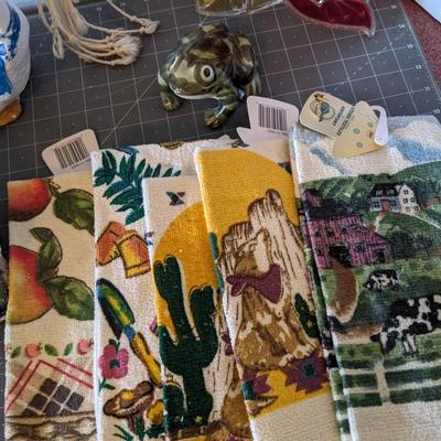 Towels and Kitchen Decor Bundle