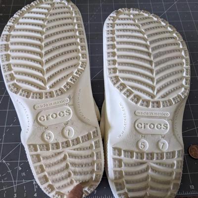 White Crocs  Mens 5 / Womens 7