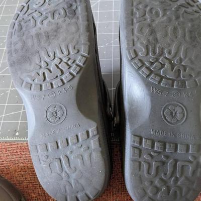 Black Clogs Womens 6-7