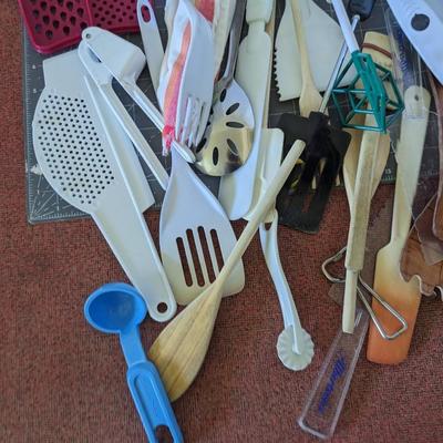 Plastic Kitchen Utensils Bundle