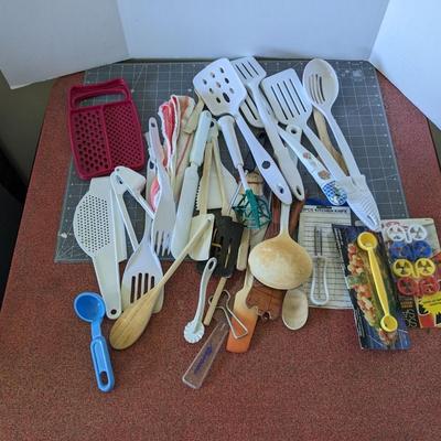 Plastic Kitchen Utensils Bundle