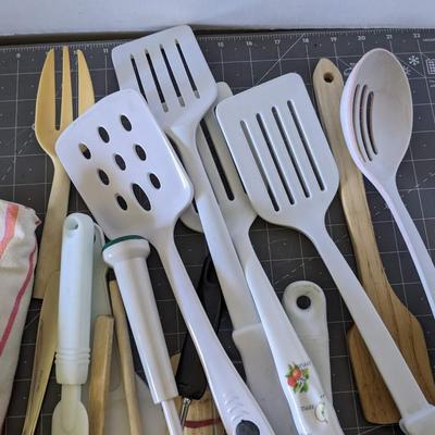 Plastic Kitchen Utensils Bundle