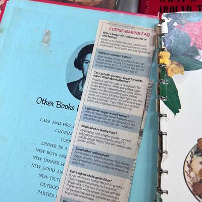 Vintage Betty Crocker Cooky Cook Books Chef book ends