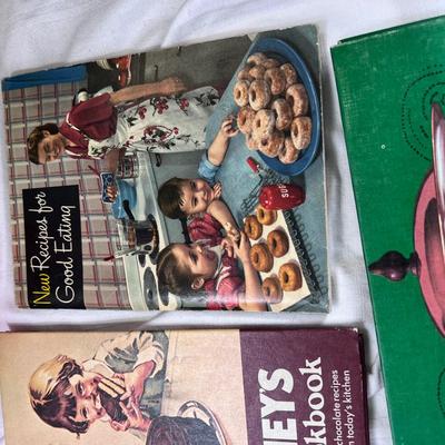 Vintage Betty Crocker Cooky Cook Books Chef book ends