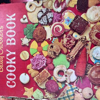 Vintage Betty Crocker Cooky Cook Books Chef book ends