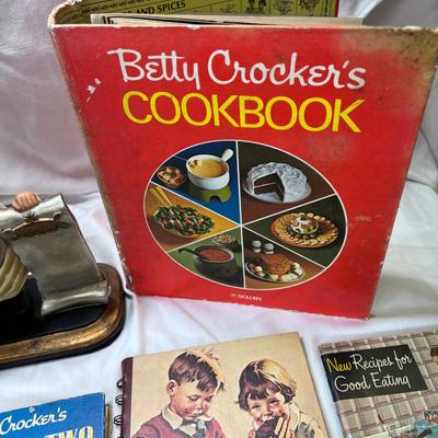 Vintage Betty Crocker Cooky Cook Books Chef book ends