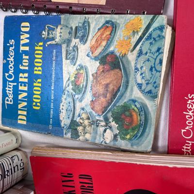 Vintage Betty Crocker Cooky Cook Books Chef book ends