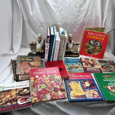 Vintage Betty Crocker Cooky Cook Books Chef book ends
