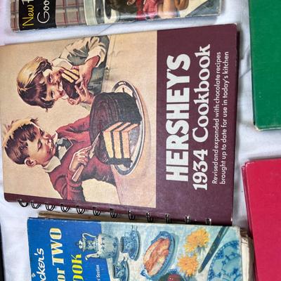 Vintage Betty Crocker Cooky Cook Books Chef book ends
