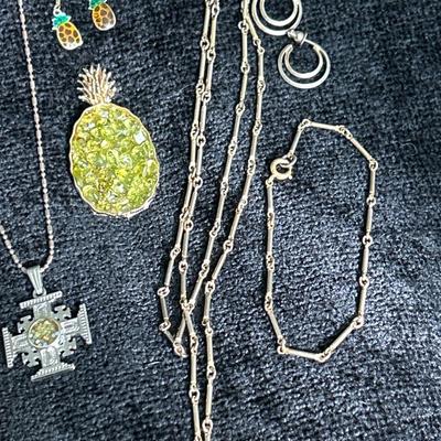Necklaces, earrings & brooches