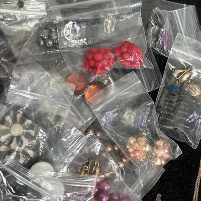 Earrings, necklaces, bracelets & brooches