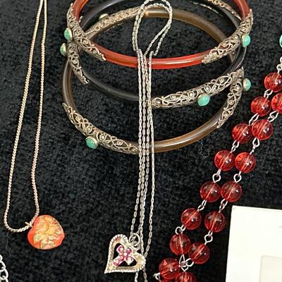 Lots of sets: necklaces, bracelets & earringsâ€¦