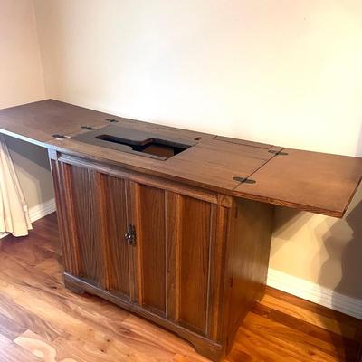 Solid Wood Sewing Cabinet With Singer 9430 Sewing Machine *Read Details*