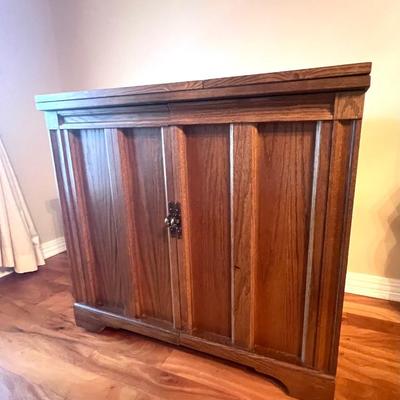 Solid Wood Sewing Cabinet With Singer 9430 Sewing Machine *Read Details*