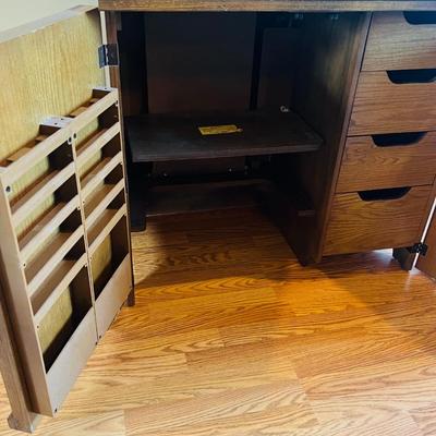 Solid Wood Sewing Cabinet With Singer 9430 Sewing Machine *Read Details*