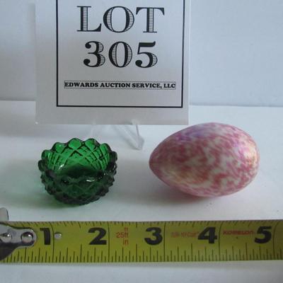Lot 305:  Gibson Glass Egg and Open Salt Dip