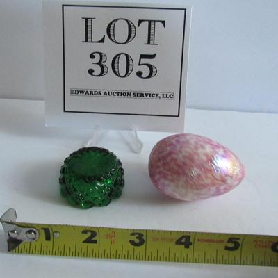 Lot 305:  Gibson Glass Egg and Open Salt Dip