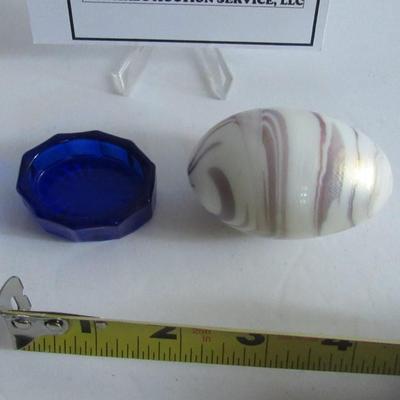 Lot 315:  Gibson Glass Egg and Blue Open Salt Dip