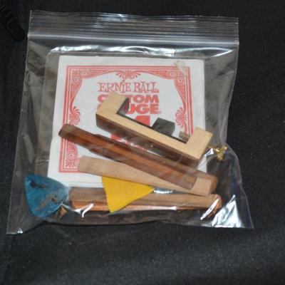 Tom Scanlan Dulcimer No. 127 with Case & Sheet Music