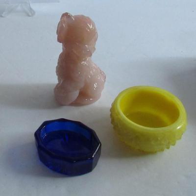 Lot 318: Boyd Glass Dog and 2 Open Salt Dips