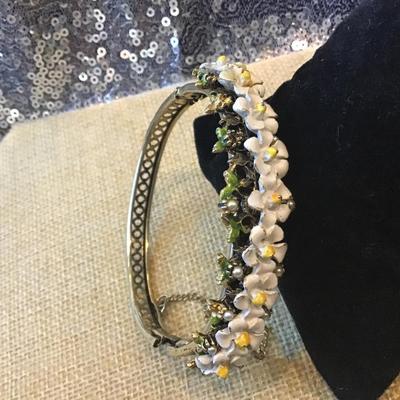 Vintage Bangle Daisies Faux Pearl Safety Chain