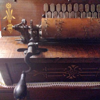 RARE!! Antique Gem Roller Organ With 22 Rollers/Cobs (One of them is the very first one!)