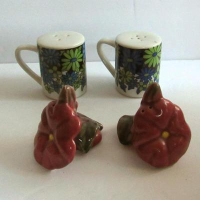Lot 345:  Two Sets Vintage Salt and Peppers