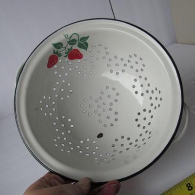 Lot 361: Fancy Decorative Colander