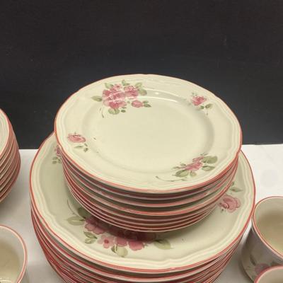 Gibson China 8 Place Settings 6 Cups