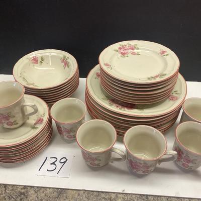 Gibson China 8 Place Settings 6 Cups
