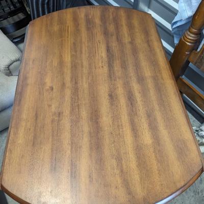 American Folk Style L Hitchcock table with 4 chairs with floral stenciled decoration..
