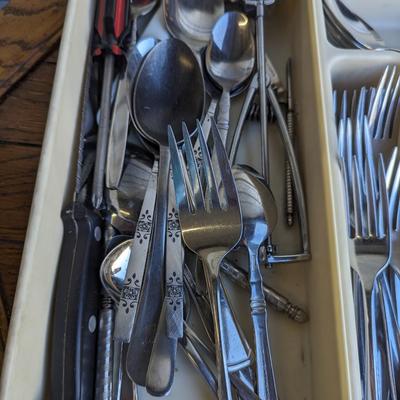 nice bundle of flatware.
