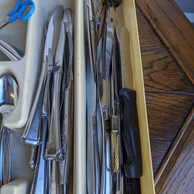 nice bundle of flatware.