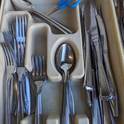 nice bundle of flatware.