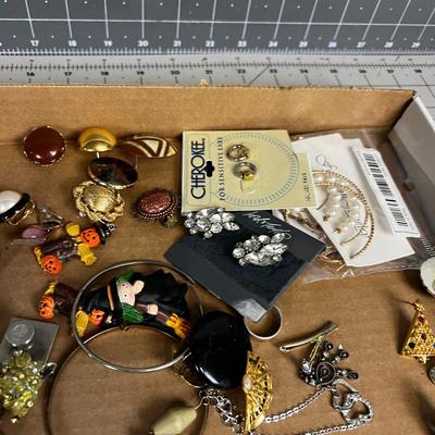 Tray of  Earrings, Costume Jewelry