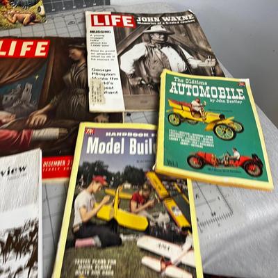 VINTAGE OLD Magazines & Comics