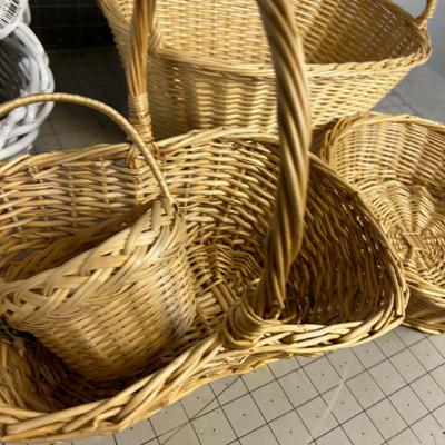 6 Basket; Misc. and a nesting set ALL NEW 