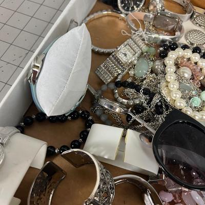 Jewels: Watches and Such MOSTLY NEW 