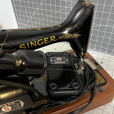 Vintage Portable Singer Sewing Machine w/wood Carrying Case-Cover