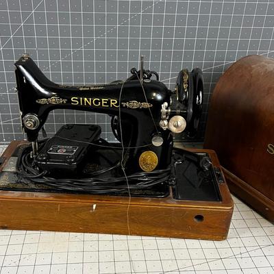 Vintage Portable Singer Sewing Machine w/wood Carrying Case-Cover